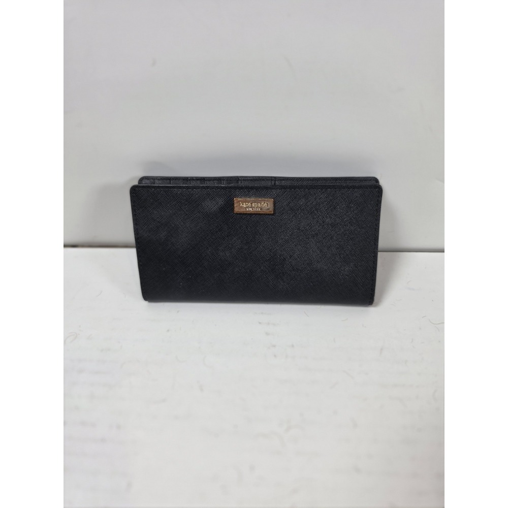 Kate Spade Black Snap wallet. Medium size. Great condition.